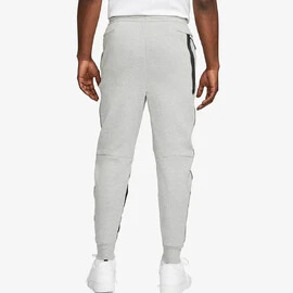 NIKE SPORTSWEAR TECH FLEECE CO